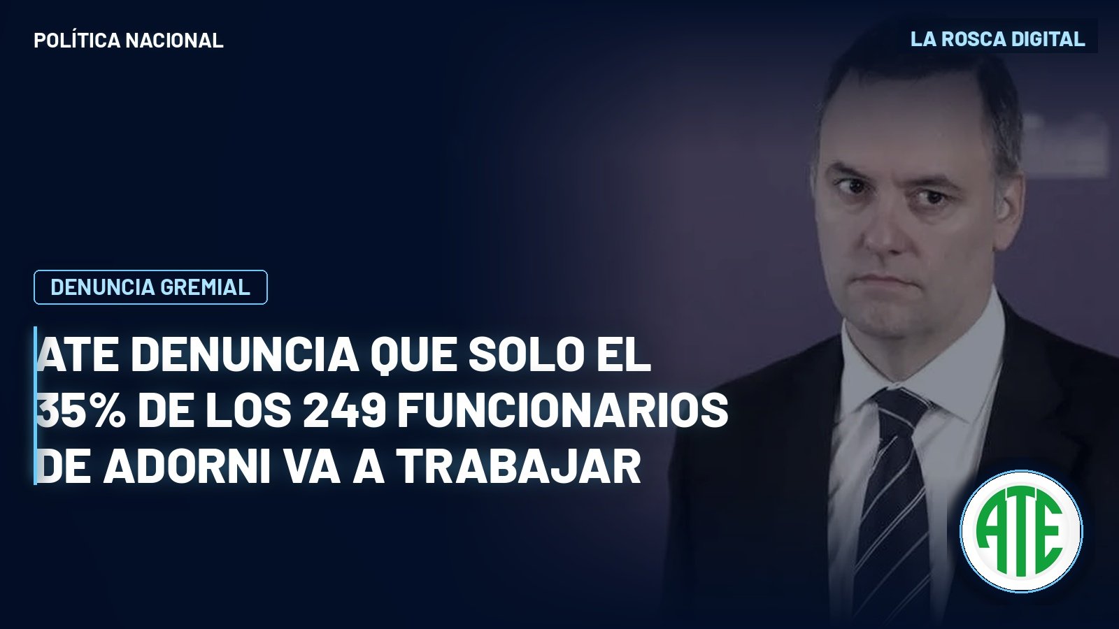 Manuel Adorni con gesto serio en Casa Rosada junto al logo de ATE, ilustrando la denuncia gremial por 249 nombramientos cuestionados
